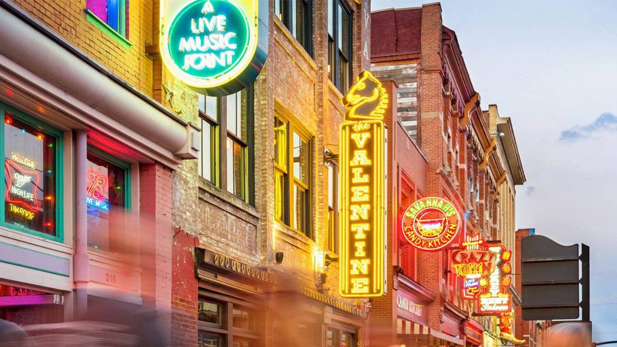 One of the most popular free things to do in Nashville is walk down Broadway