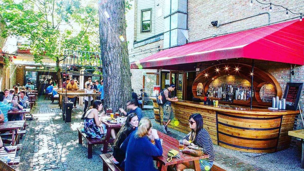 chicago-illinois-usa-sheffields-beer-and-wine-garden-outdoor-seating