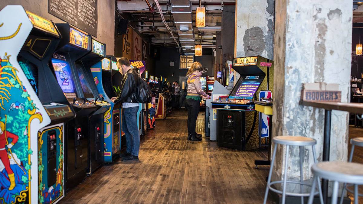 nyc-new-york-usa-barcade-video-games-beer