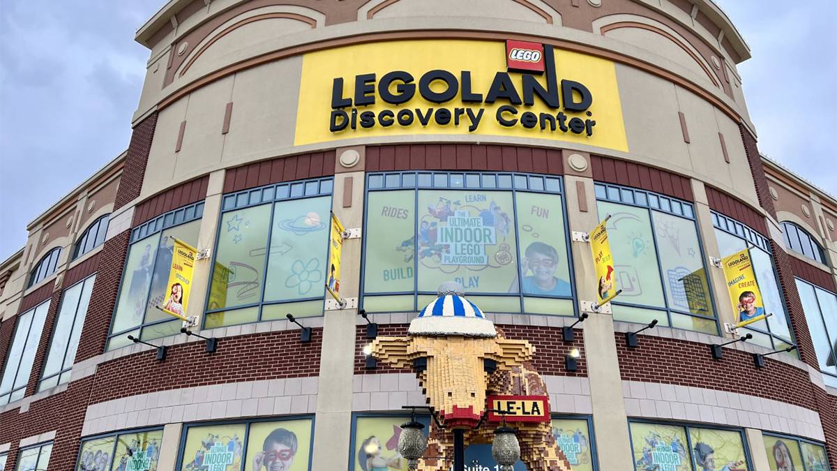 View looking up at the entrance to the LEGOLAND Discovery Center with a large LEGO giraffe named LE-LA in Chicago, Illinois, USA